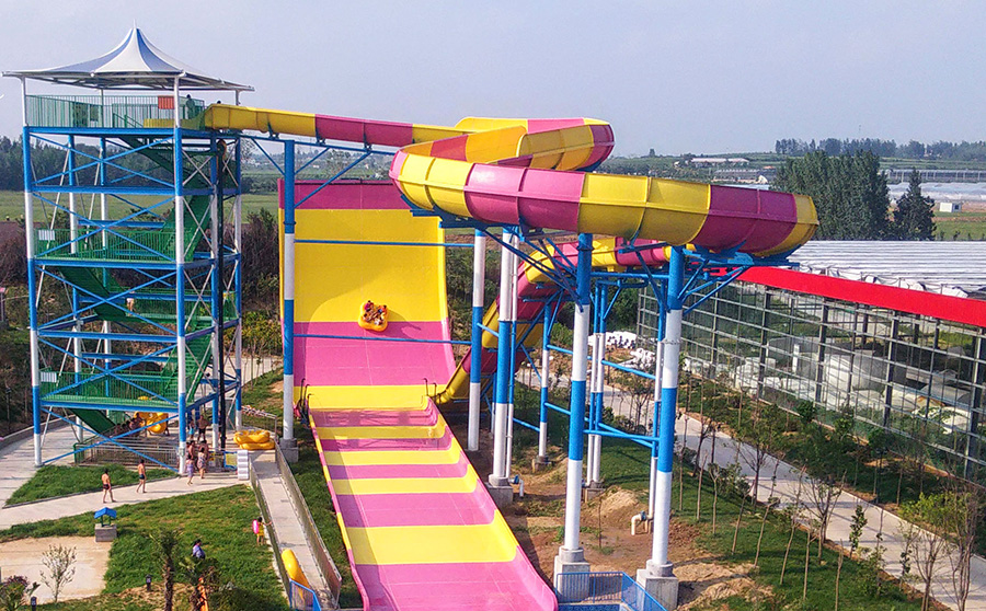 水上乐园高空滑梯