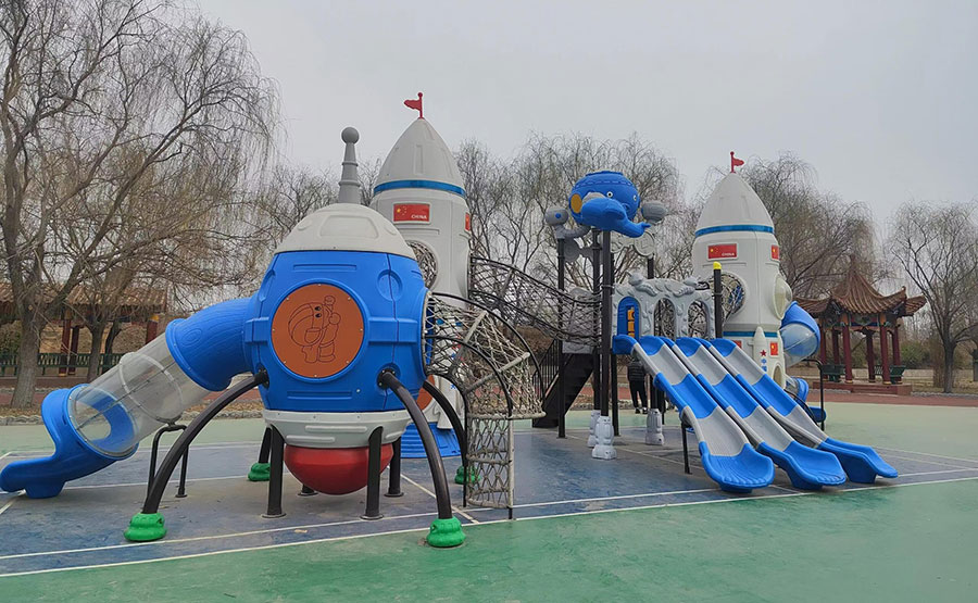 户外大型塑料滑梯