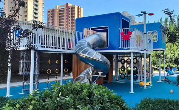 小区树屋非标游乐设施