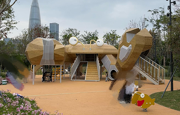 螃蟹造型木质非标游乐设备