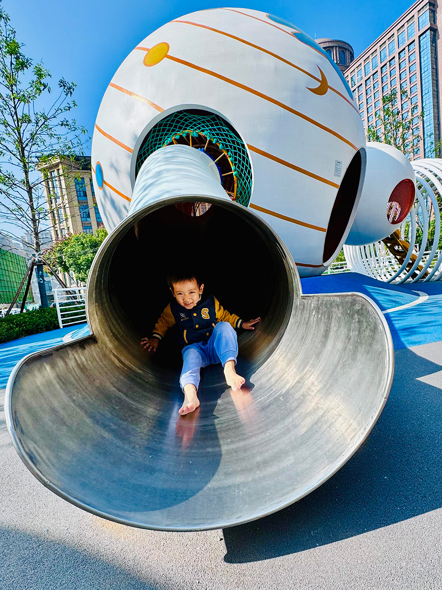 太空主题无动力游乐设备滑梯