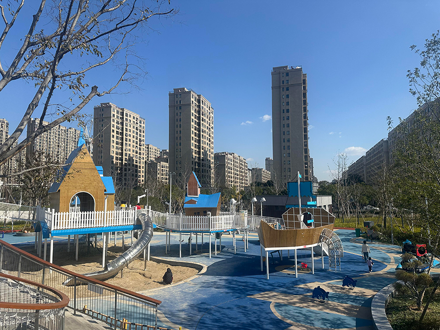 大型木质无动力游乐设施局部图