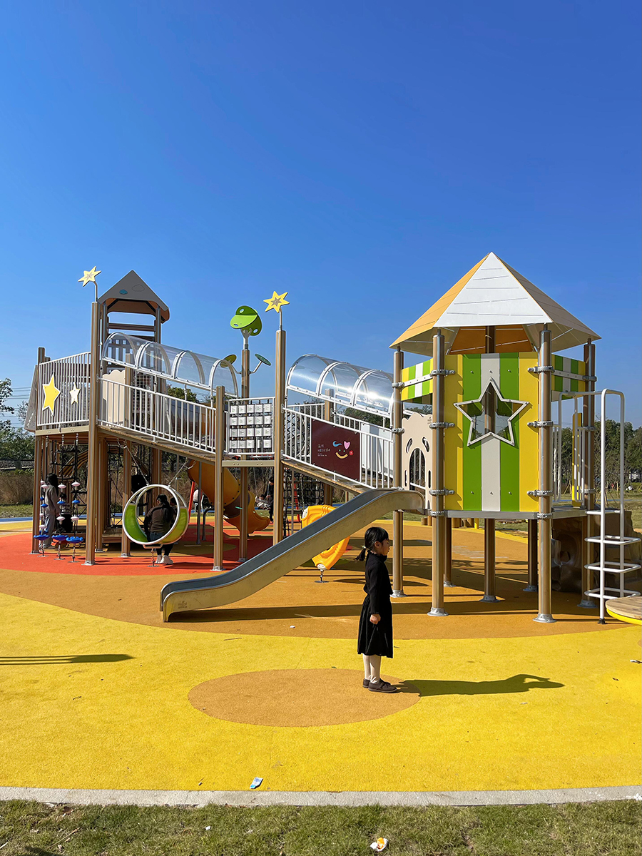 大型公园不锈钢儿童滑梯整体效果