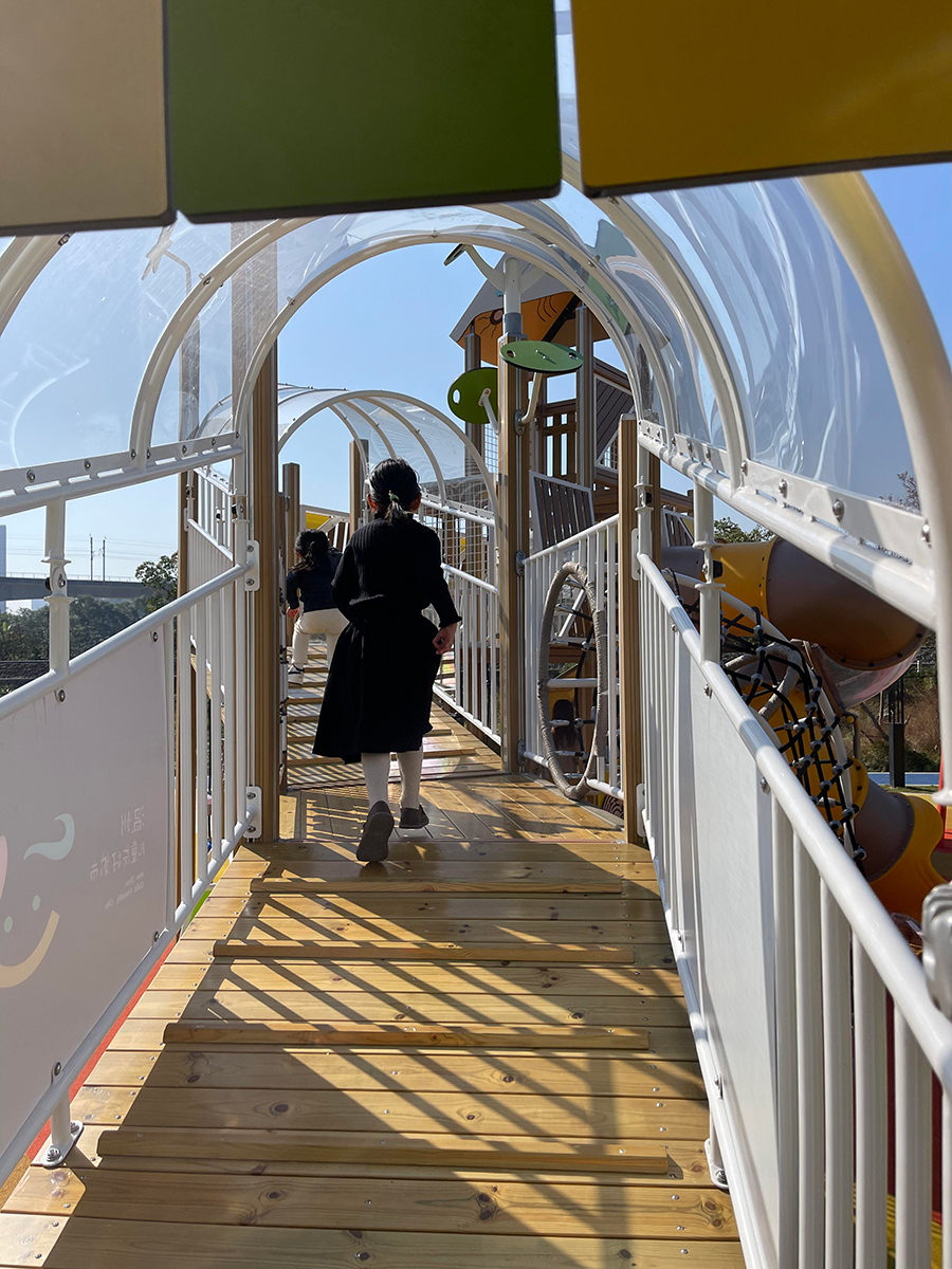 大型公园不锈钢儿童滑梯侧面图